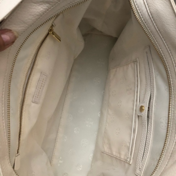Authentic Tory Burch Bag. Almost New. Used only once to travel. Very spacious! - Picture 7 of 10
